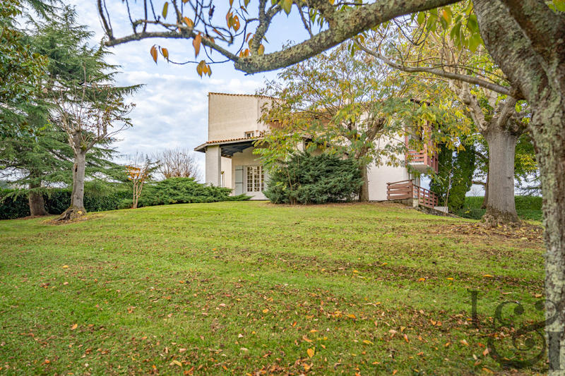 Maison - 200 m² - 6 pièces