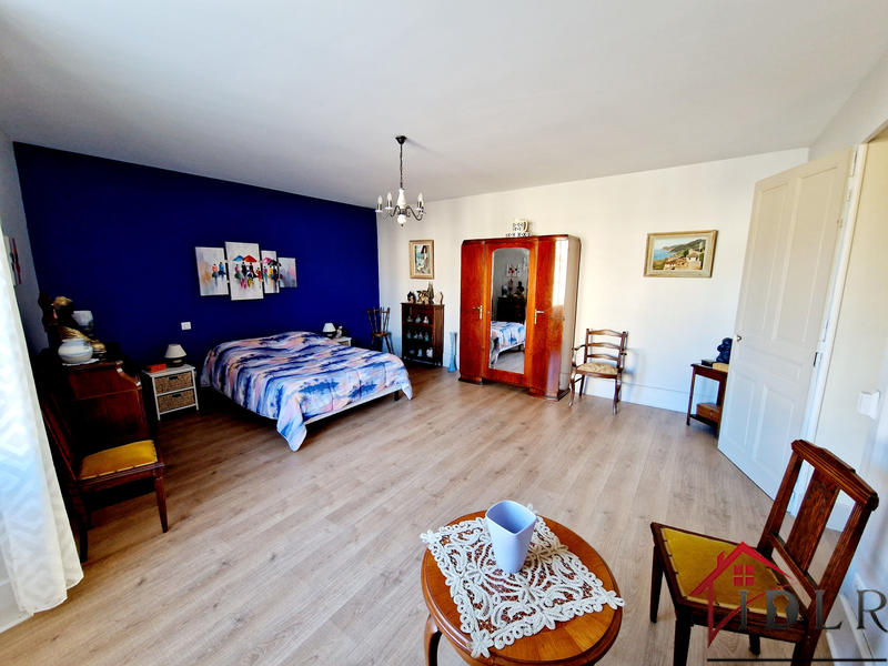 Maison - 260 m² - 6 pièces