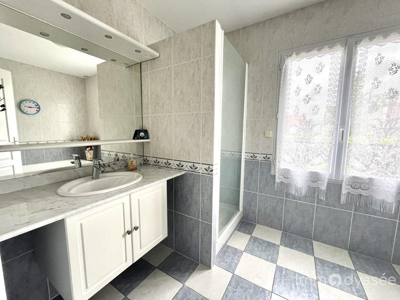 Maison - 220 m² - 7 pièces