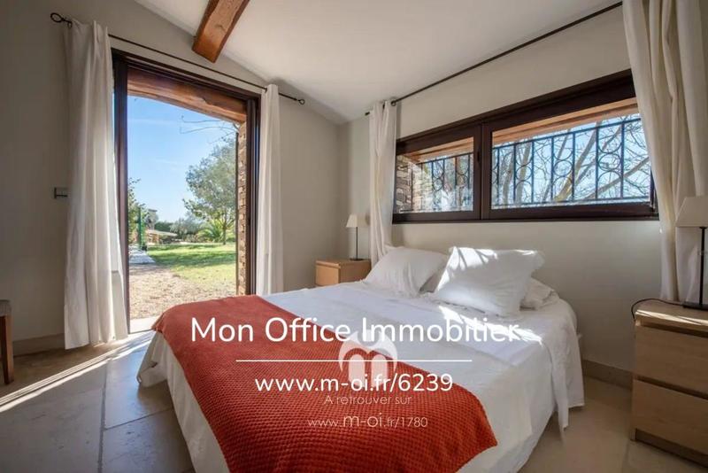 Propriété - 191 m² - 6 pièces