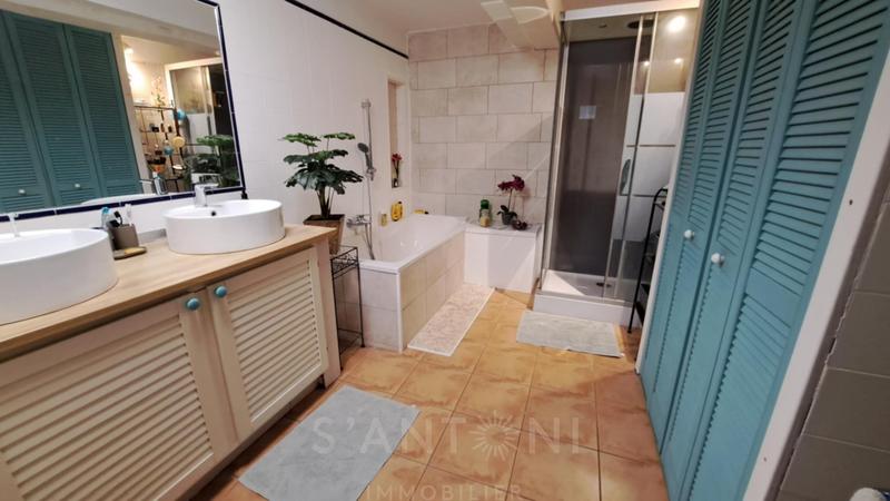 Appartement - 176 m² - 6 pièces