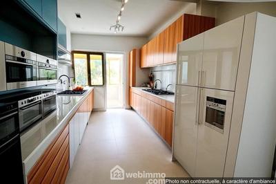 Villa - 259 m² - 7 pièces