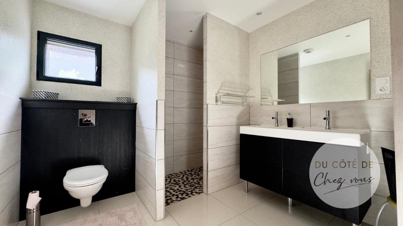 Maison - 295 m² - 8 pièces