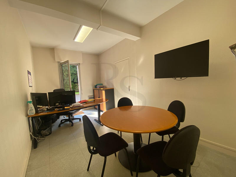 Local commercial - 118 m² - 5 pièces