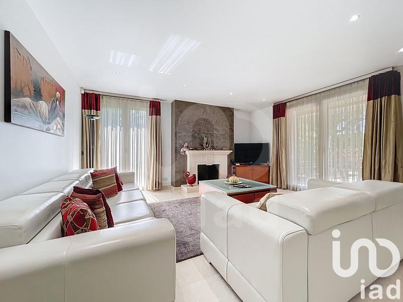 Maison - 181 m² - 7 pièces