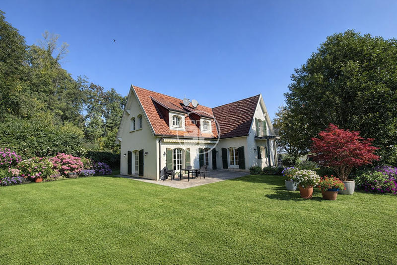 Maison - 211 m² - 8 pièces