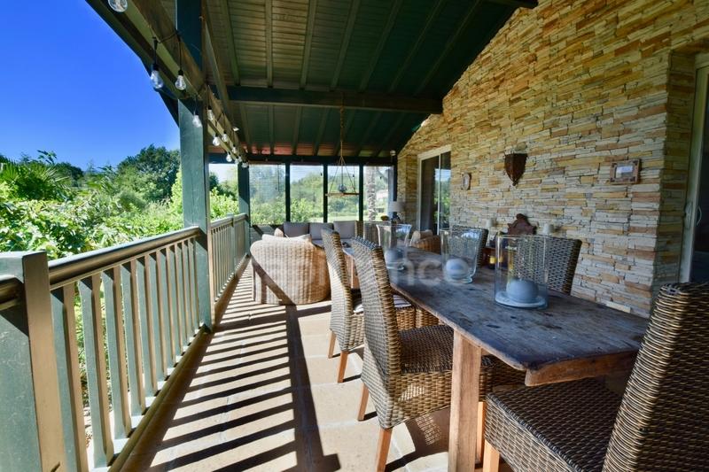 Maison - 227 m² - 8 pièces