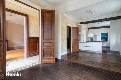 Maison - 270 m² - 8 pièces