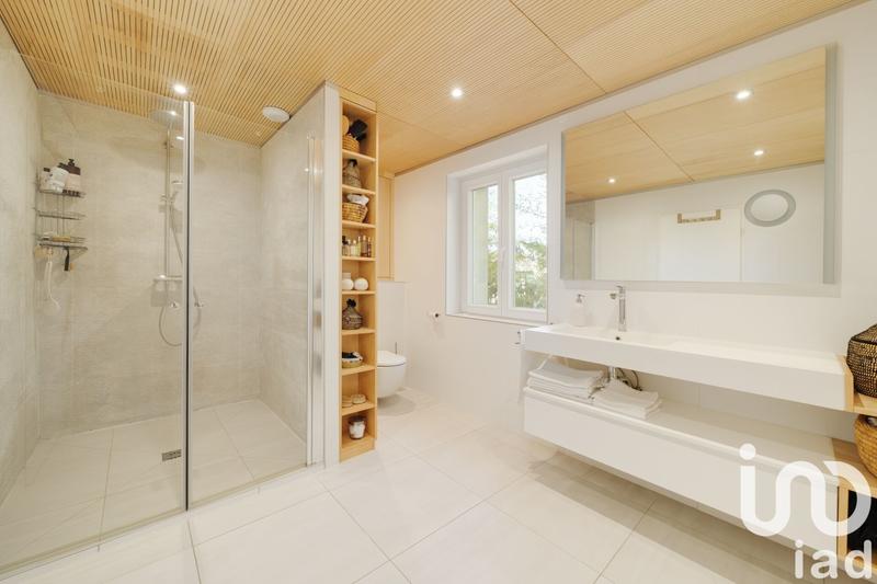 Maison - 240 m² - 8 pièces