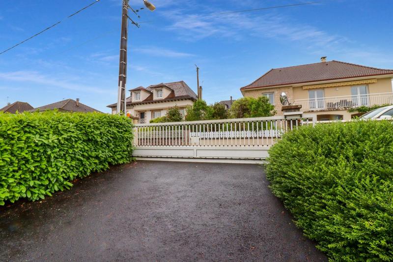 Maison - 265 m² - 10 pièces