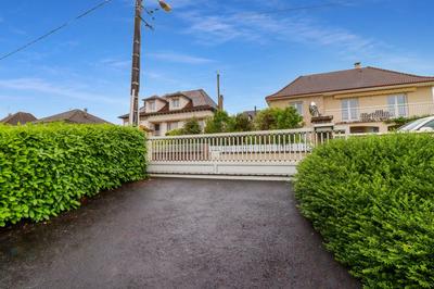 Maison - 265 m² - 10 pièces