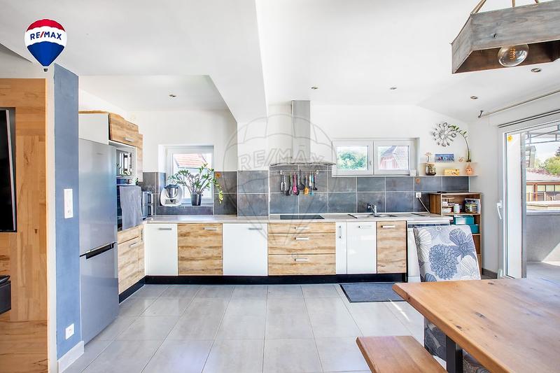 Maison - 137 m² - 6 pièces