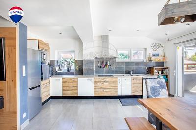 Maison - 137 m² - 6 pièces