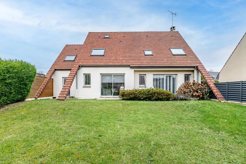 Maison - 180 m² - 8 pièces