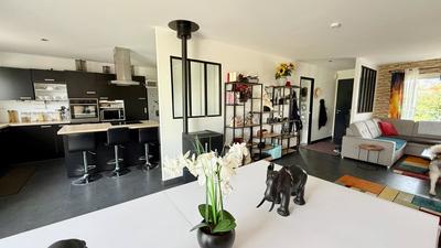 Maison - 102 m² - 5 pièces