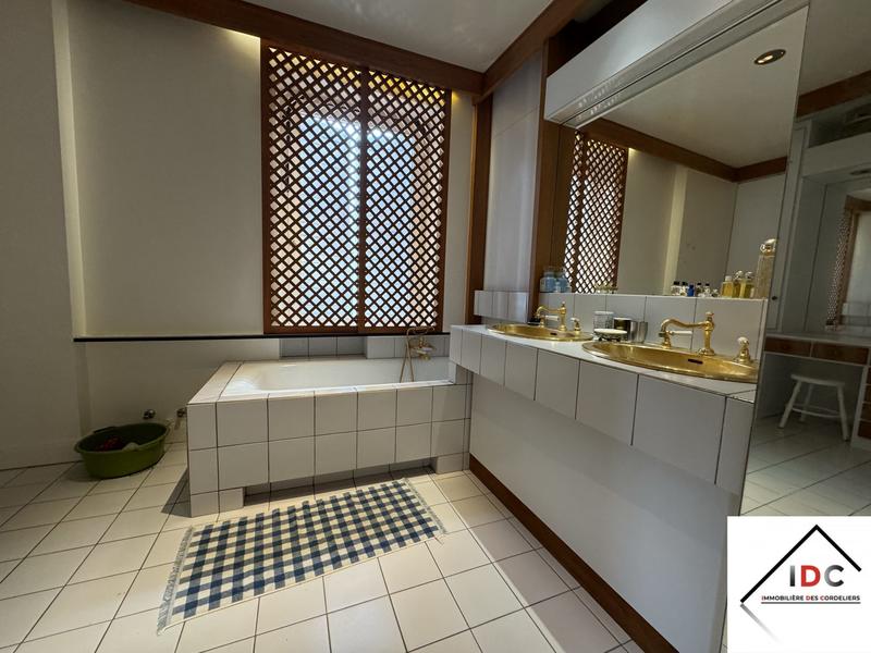 Appartement - 155 m² - 5 pièces