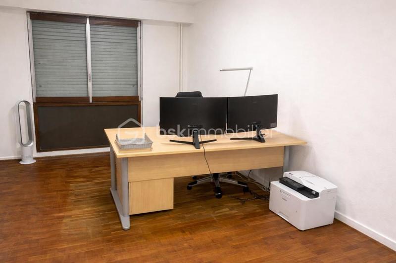 Bureau - 180 m² - 6 pièces