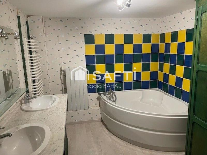 Maison - 202 m² - 9 pièces