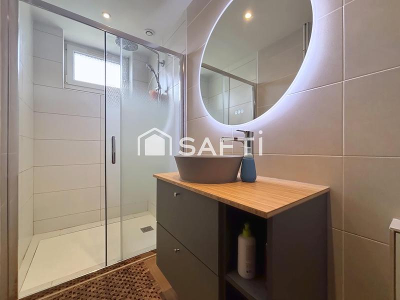 Maison - 222 m² - 8 pièces