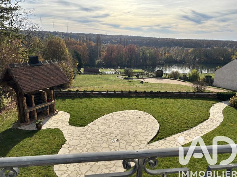 Maison - 253 m² - 11 pièces