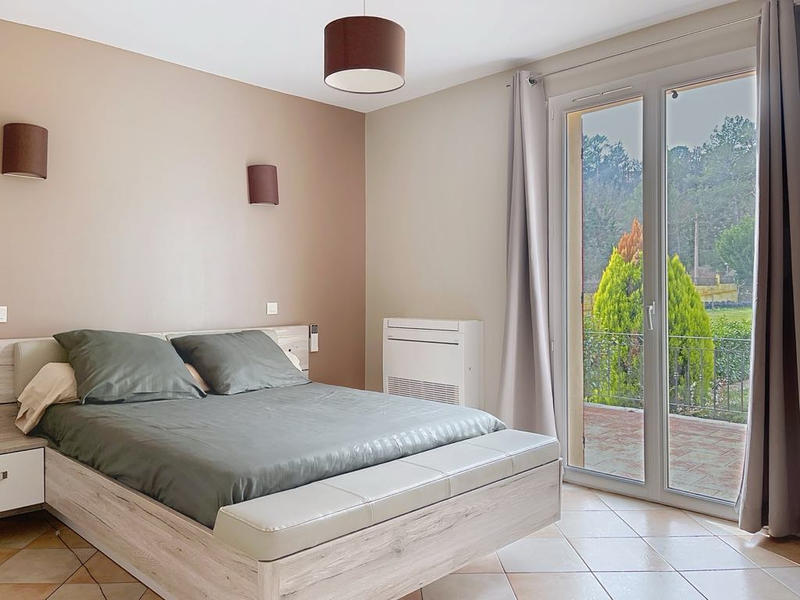 Maison - 230 m² - 10 pièces