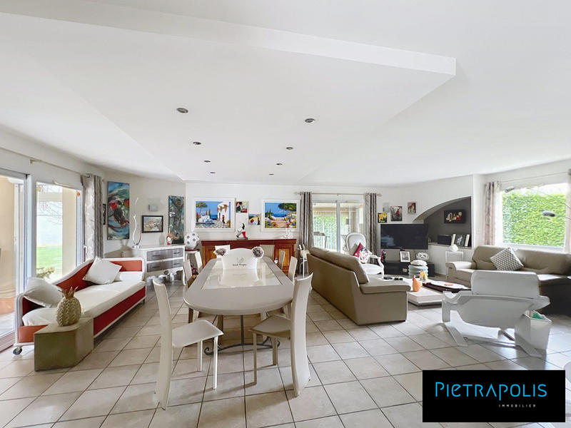 Maison - 253 m² - 10 pièces