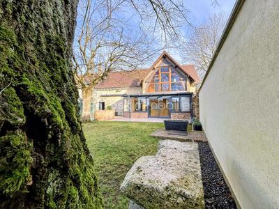 Maison traditionnelle - 165 m² - 6 pièces