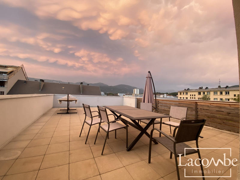 Appartement - 97 m² - 2 pièces