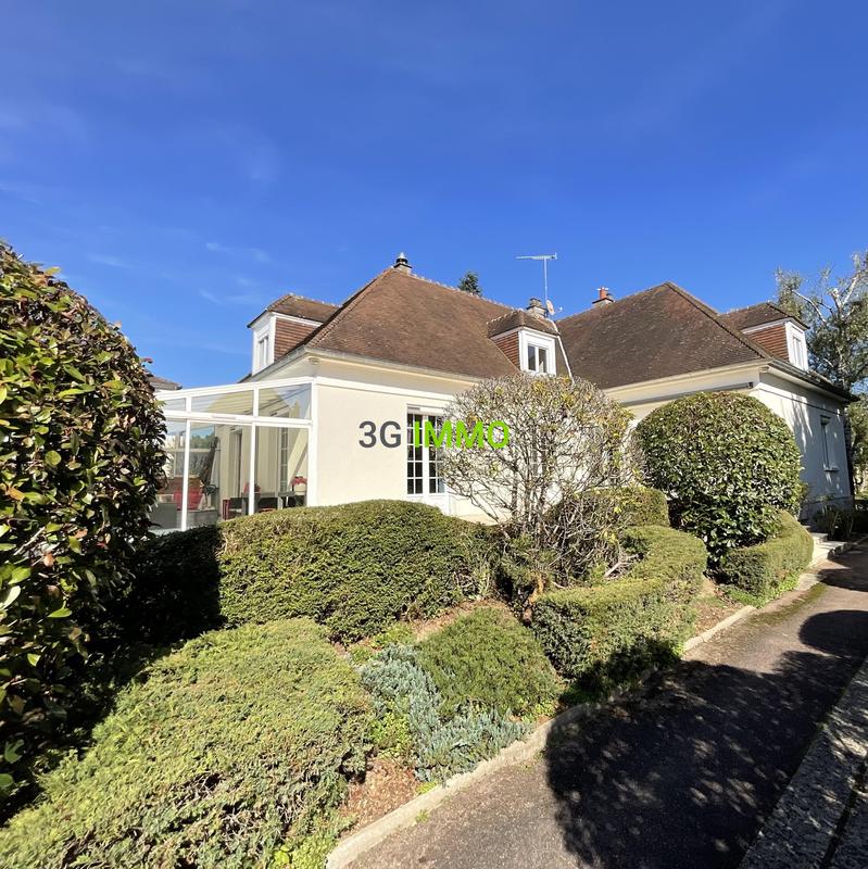 Maison traditionnelle - 333 m² - 8 pièces