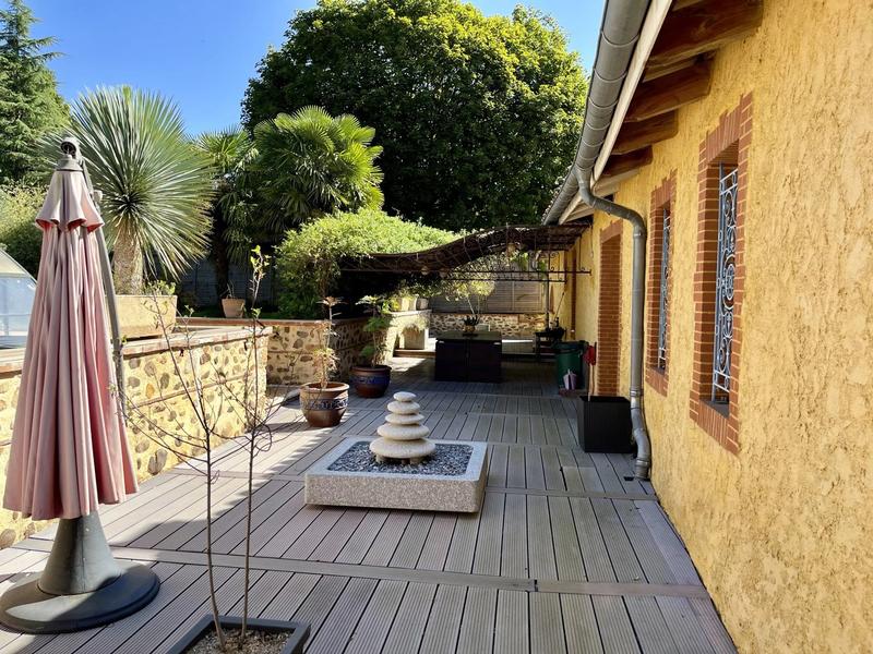 Maison traditionnelle - 248 m² - 10 pièces