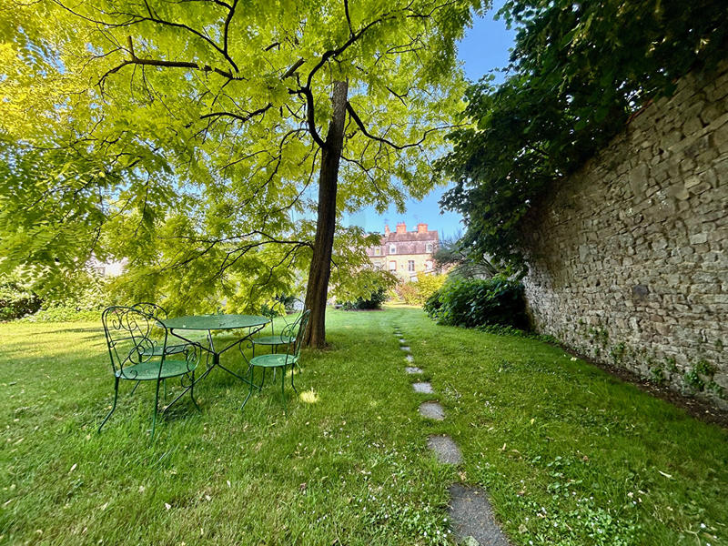 Maison - 235 m² - 10 pièces