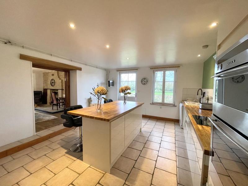 Maison - 198 m² - 8 pièces