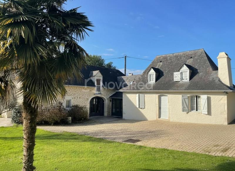 Maison - 219 m² - 7 pièces