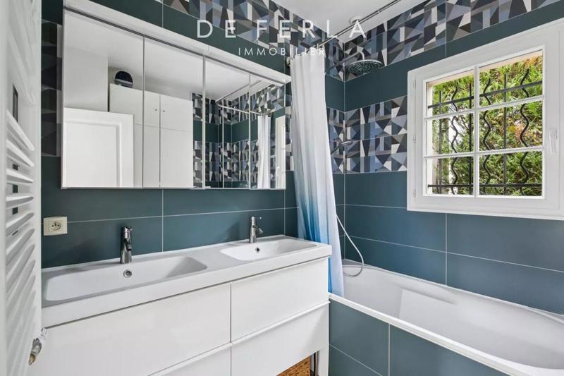 Propriété - 210 m² - 8 pièces