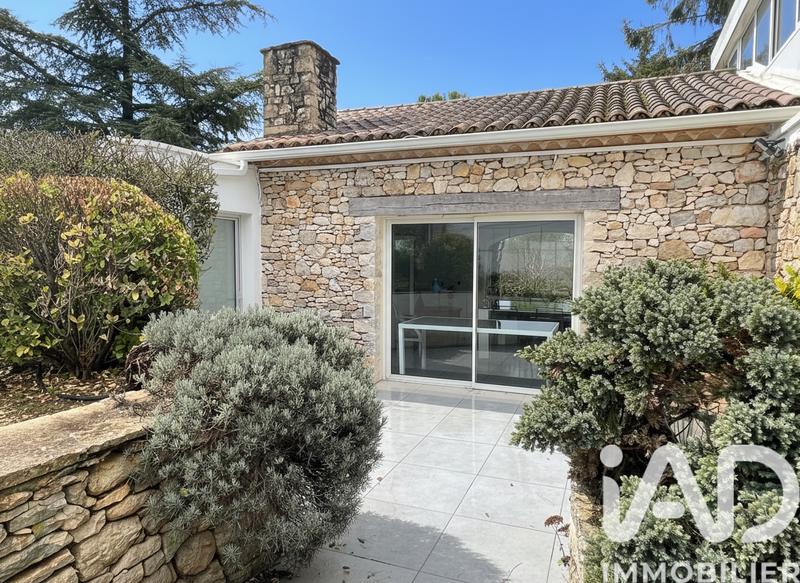 Maison - 228 m² - 8 pièces