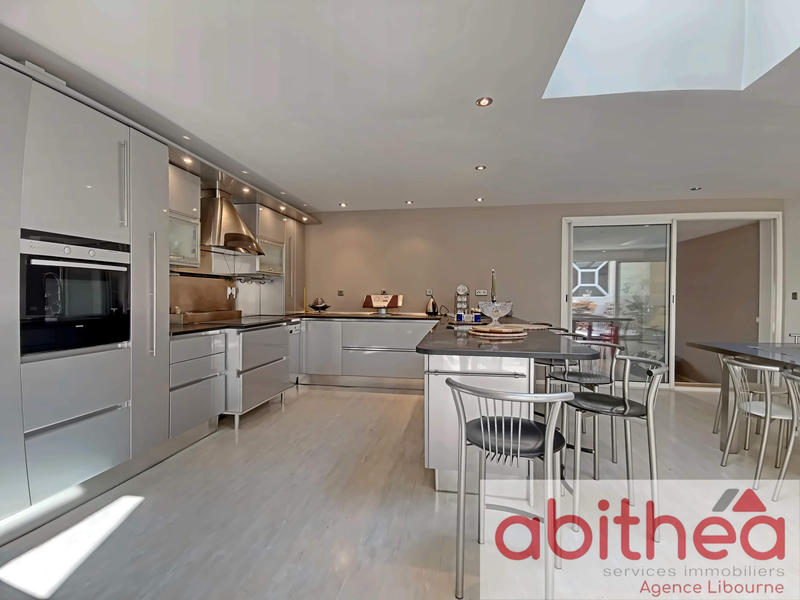 Maison - 393 m² - 10 pièces