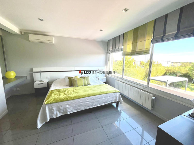 Maison contemporaine - 218 m² - 6 pièces