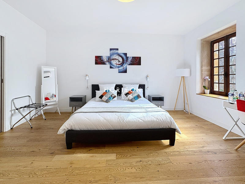 Maison ancienne - 305 m² - 12 pièces