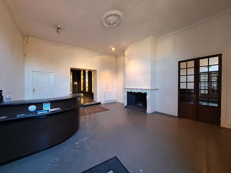 Maison - 718 m² - 8 pièces