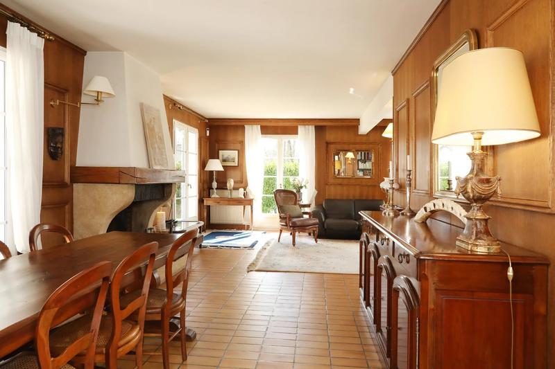 Propriété - 228 m² - 9 pièces