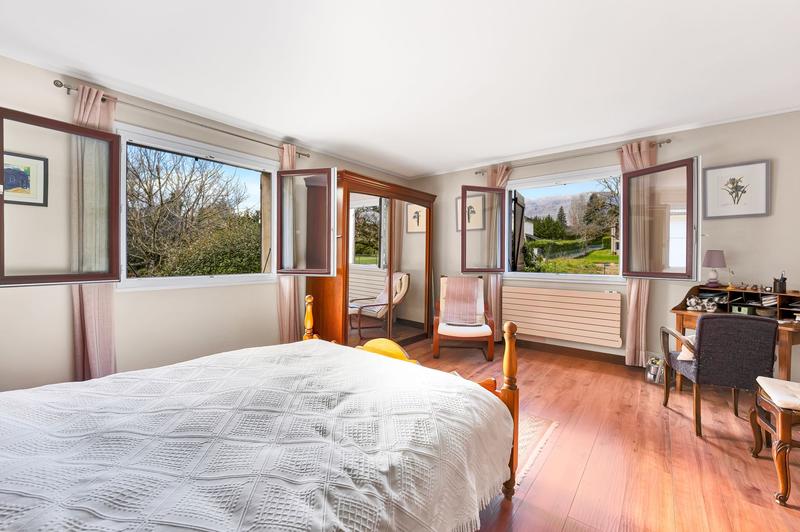 Maison - 245 m² - 7 pièces