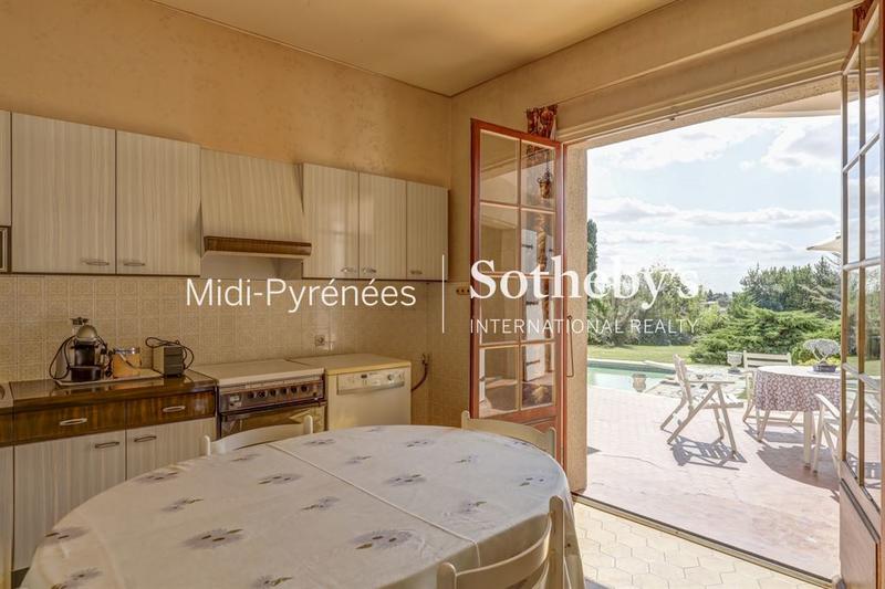 Maison - 242 m² - 6 pièces