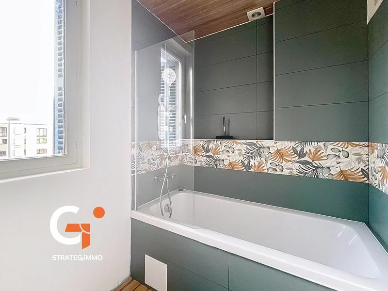 Chambre - 130 m² - 6 pièces