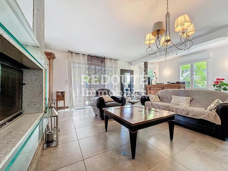 Maison - 260 m² - 7 pièces