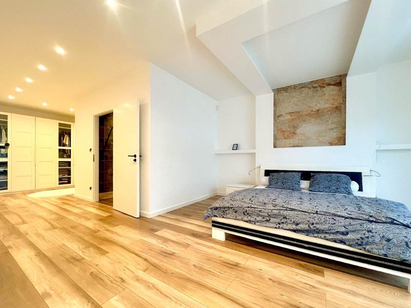 Maison contemporaine - 218 m² - 7 pièces