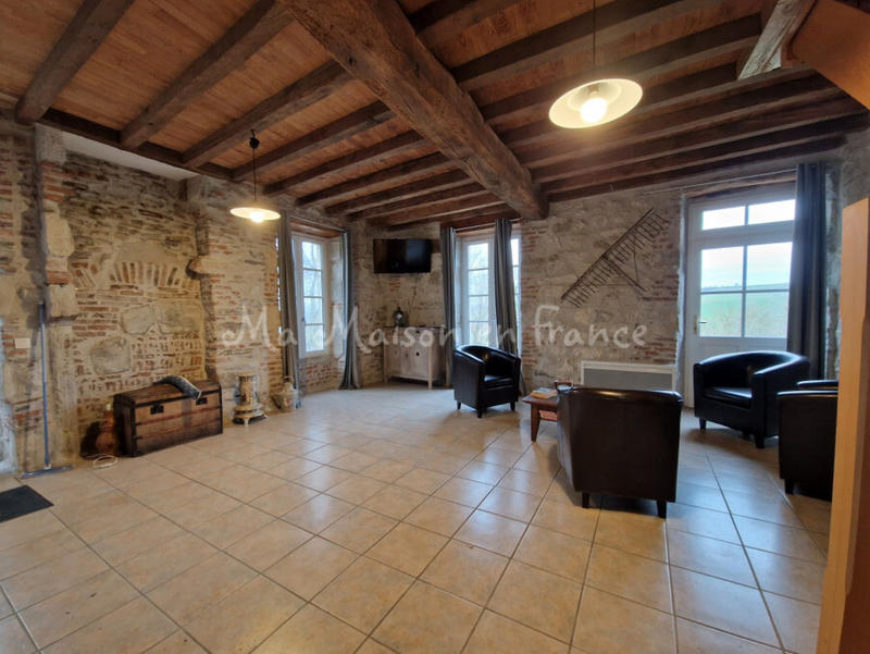 Maison - 367 m² - 13 pièces