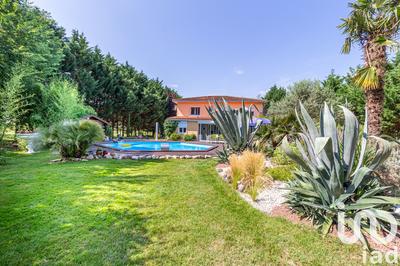 Maison - 220 m² - 6 pièces