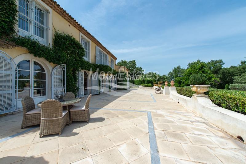 Villa - 250 m² - 5 pièces