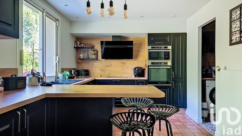 Maison - 210 m² - 7 pièces