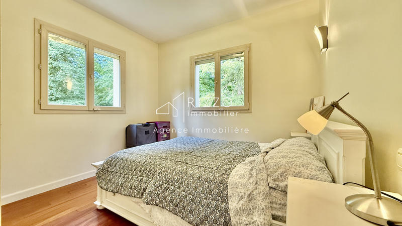 Maison - 302 m² - 8 pièces